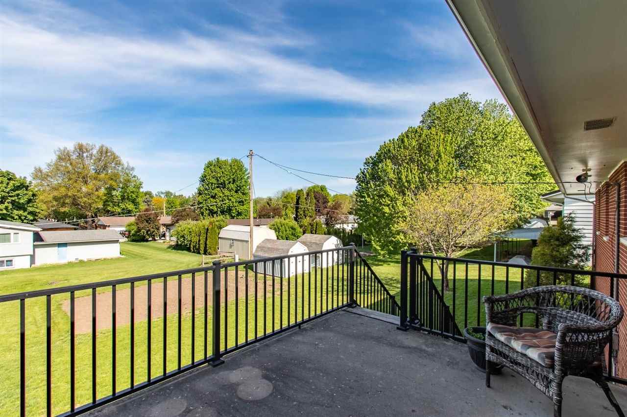 833 3rd Place Kalona IA 52247-9495