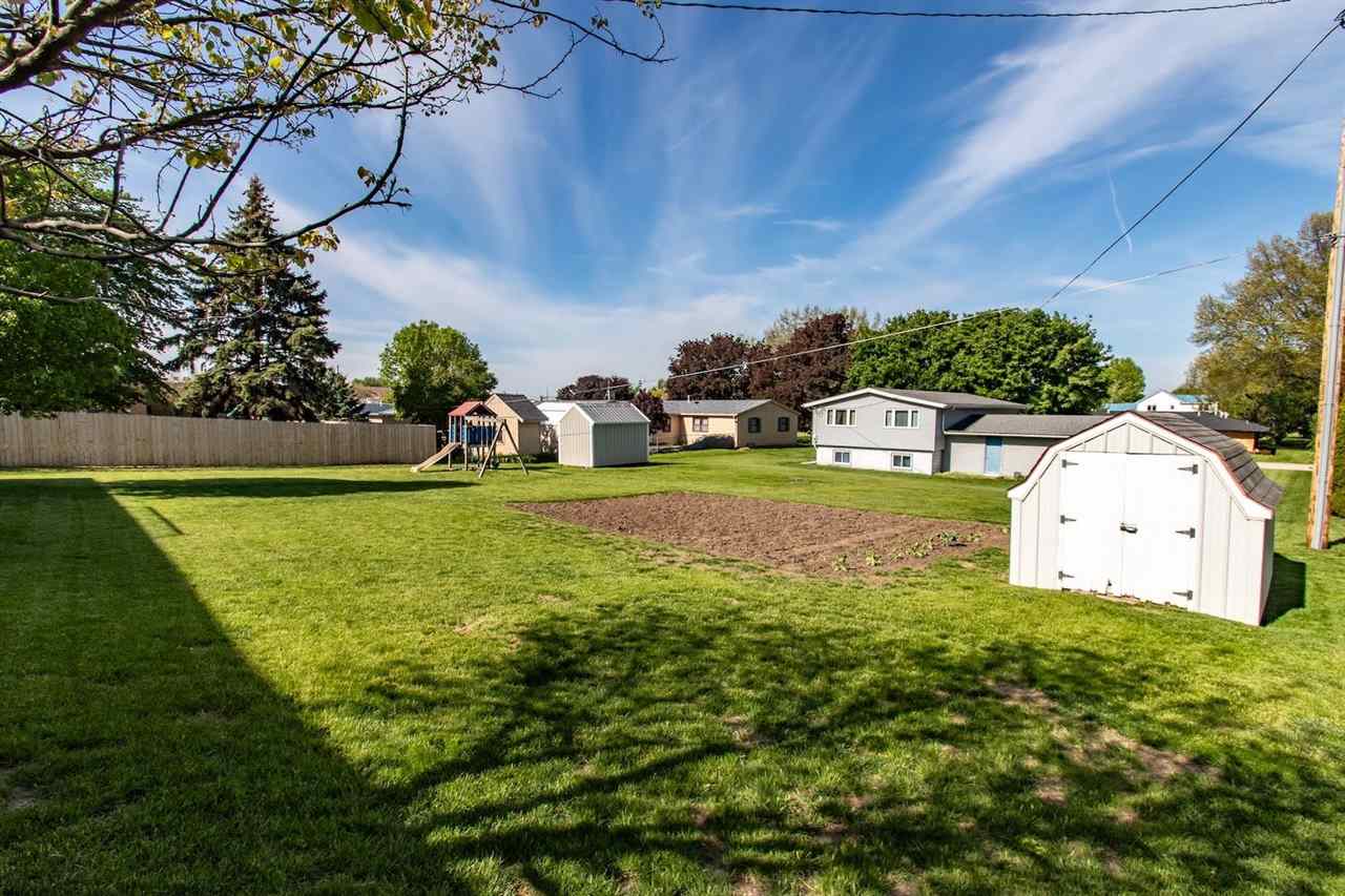 833 3rd Place Kalona IA 52247-9495