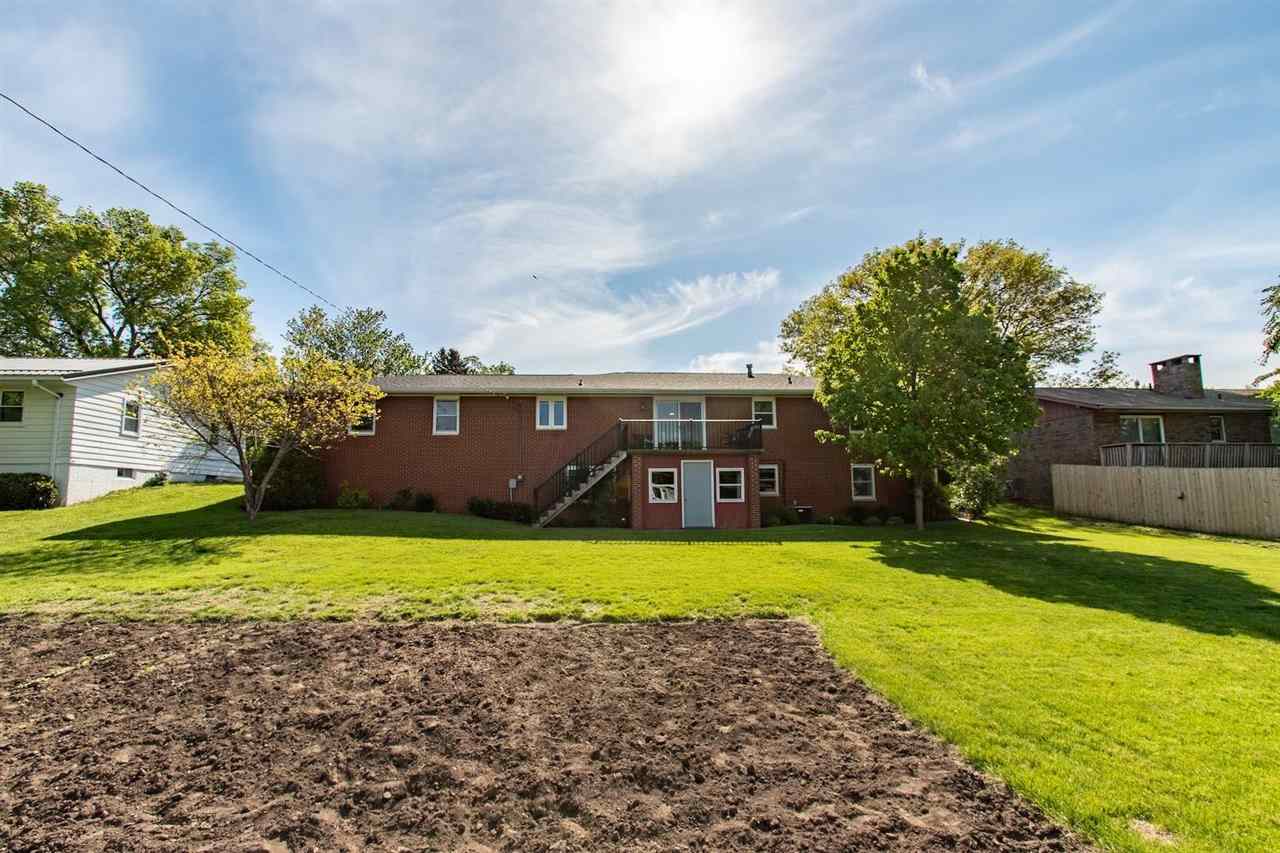 833 3rd Place Kalona IA 52247-9495