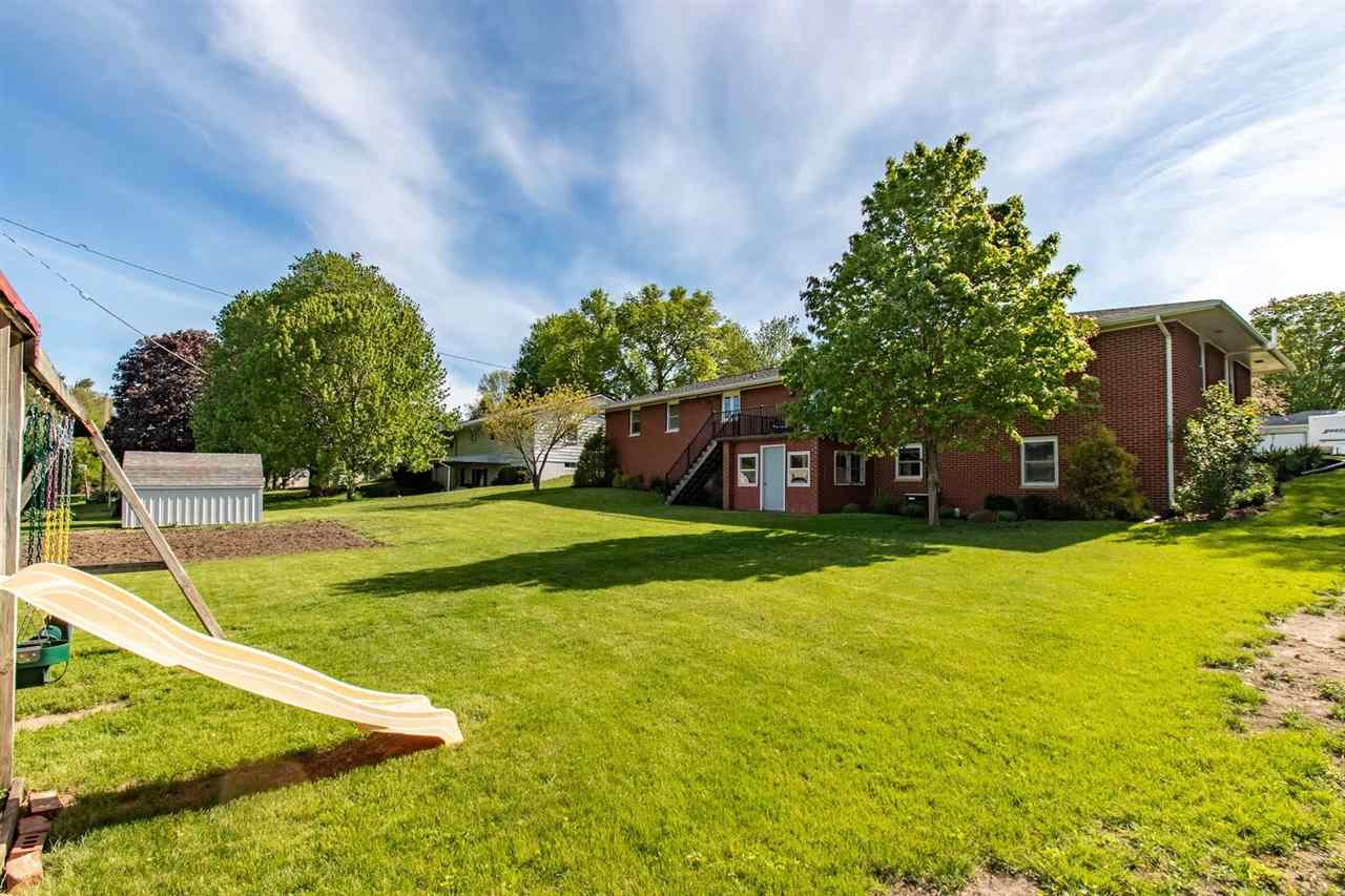 833 3rd Place Kalona IA 52247-9495