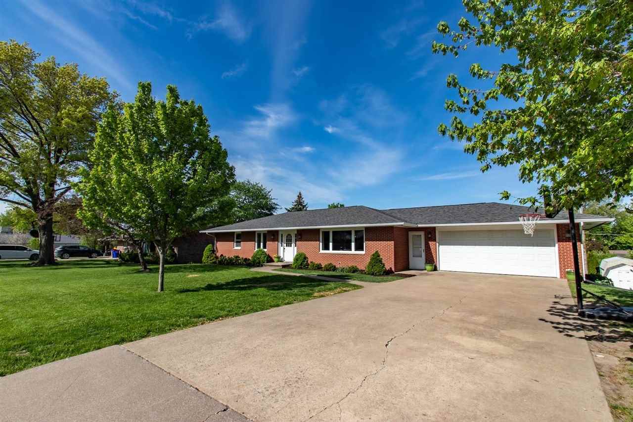 833 3rd Place Kalona IA 52247-9495