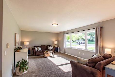 833 3rd Place Kalona IA 52247-9495