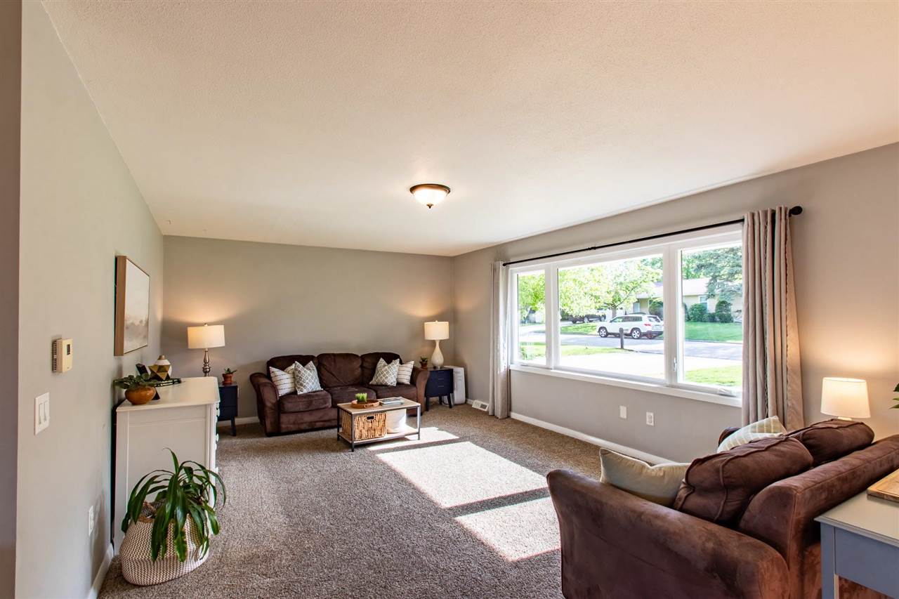 833 3rd Place Kalona IA 52247-9495