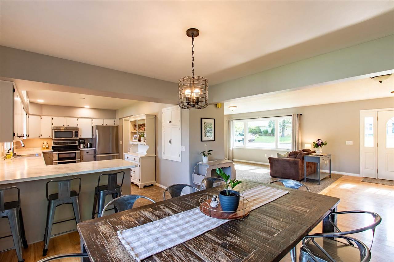 833 3rd Place Kalona IA 52247-9495