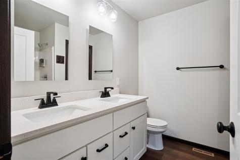 915 Prairie View Drive West Branch IA 52358