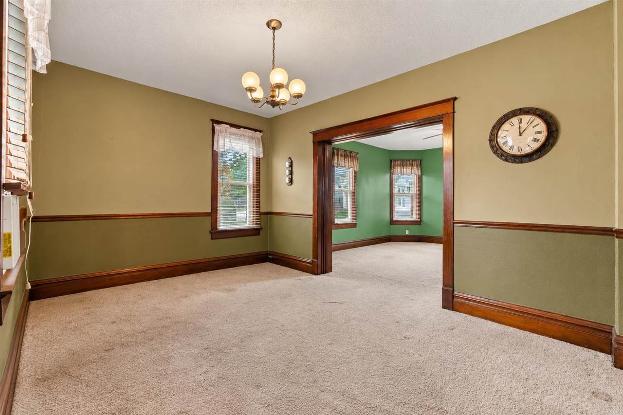 609 W 1st Avenue Dyersville IA 52040