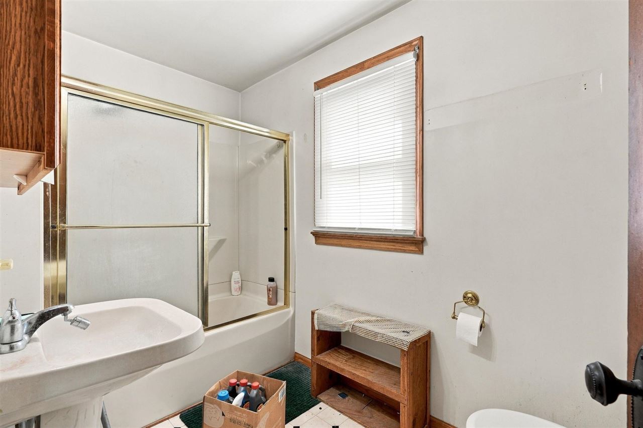 609 W 1st Avenue Dyersville IA 52040