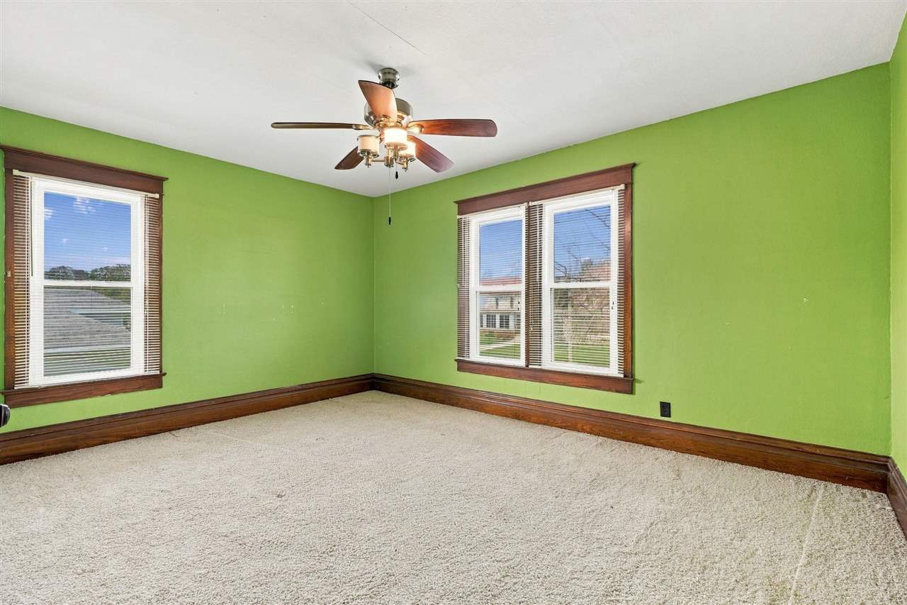 609 W 1st Avenue Dyersville IA 52040