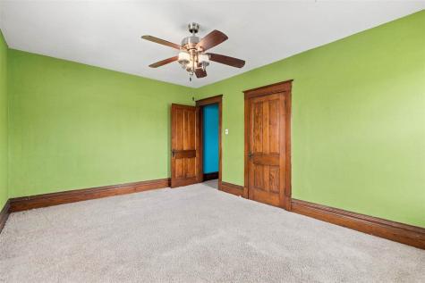 609 W 1st Avenue Dyersville IA 52040