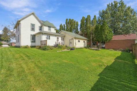 609 W 1st Avenue Dyersville IA 52040