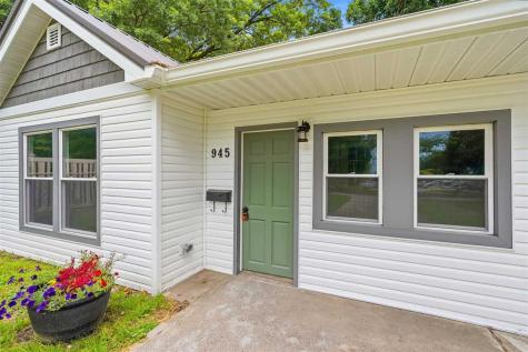 945 S 3rd Washington IA 52353