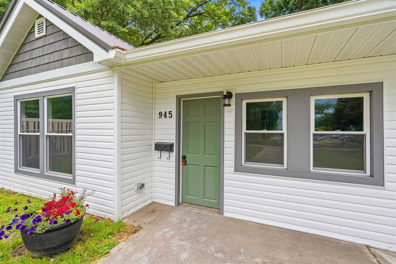 945 S 3rd Washington IA 52353