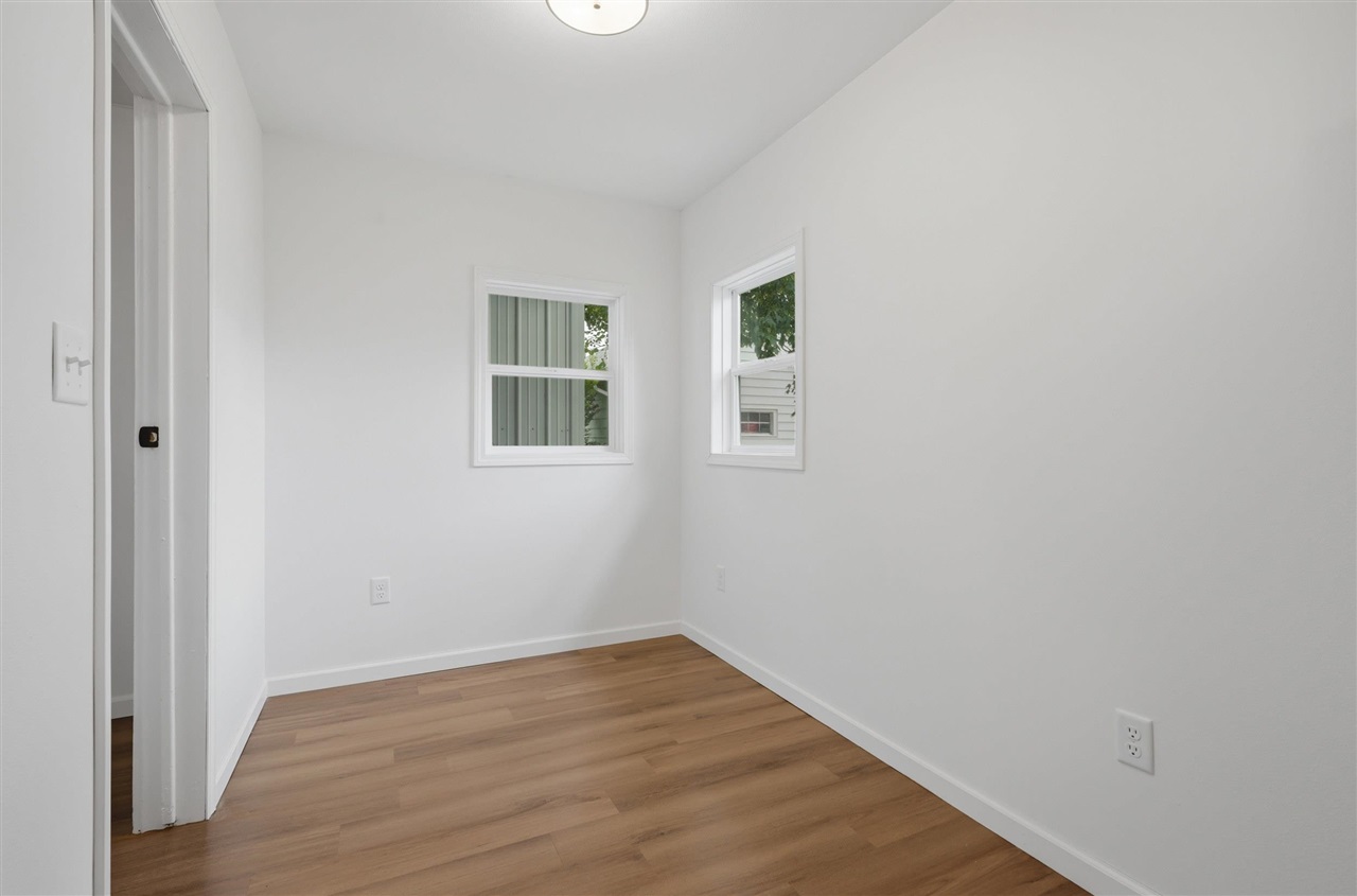 945 S 3rd Washington IA 52353