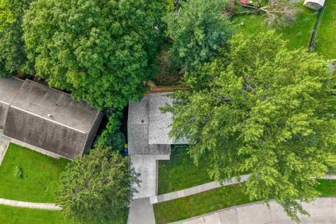 1339 E Bloomington Iowa City IA 52245