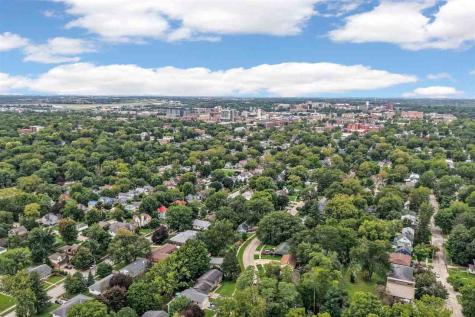 1339 E Bloomington Iowa City IA 52245