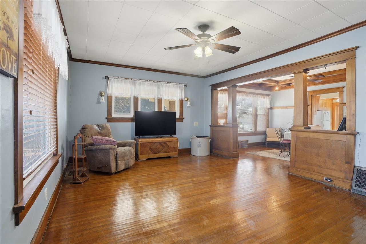 527 W Madison Washington IA 52353