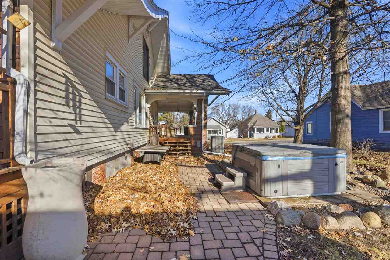 527 W Madison Washington IA 52353