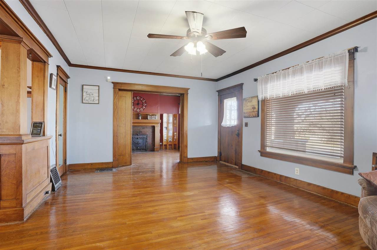 527 W Madison Washington IA 52353