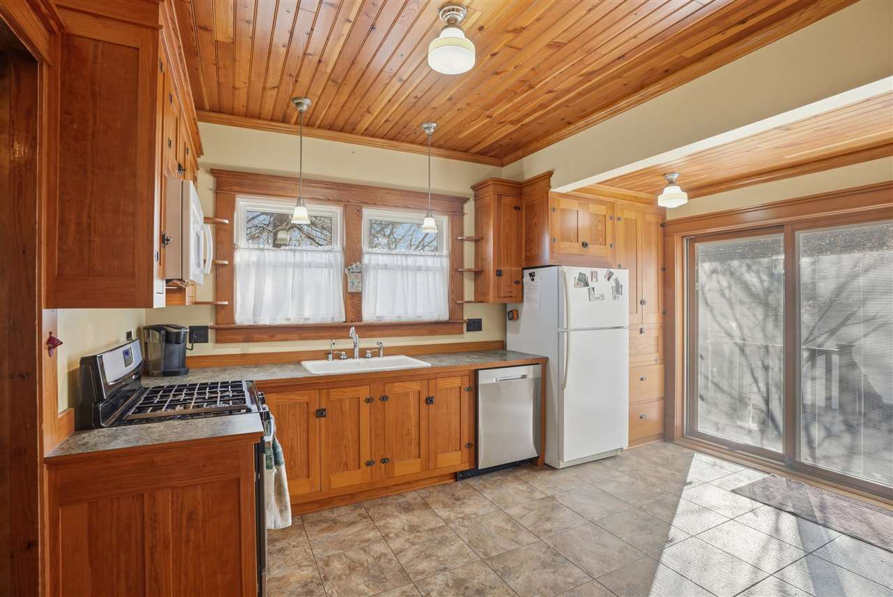 527 W Madison Washington IA 52353