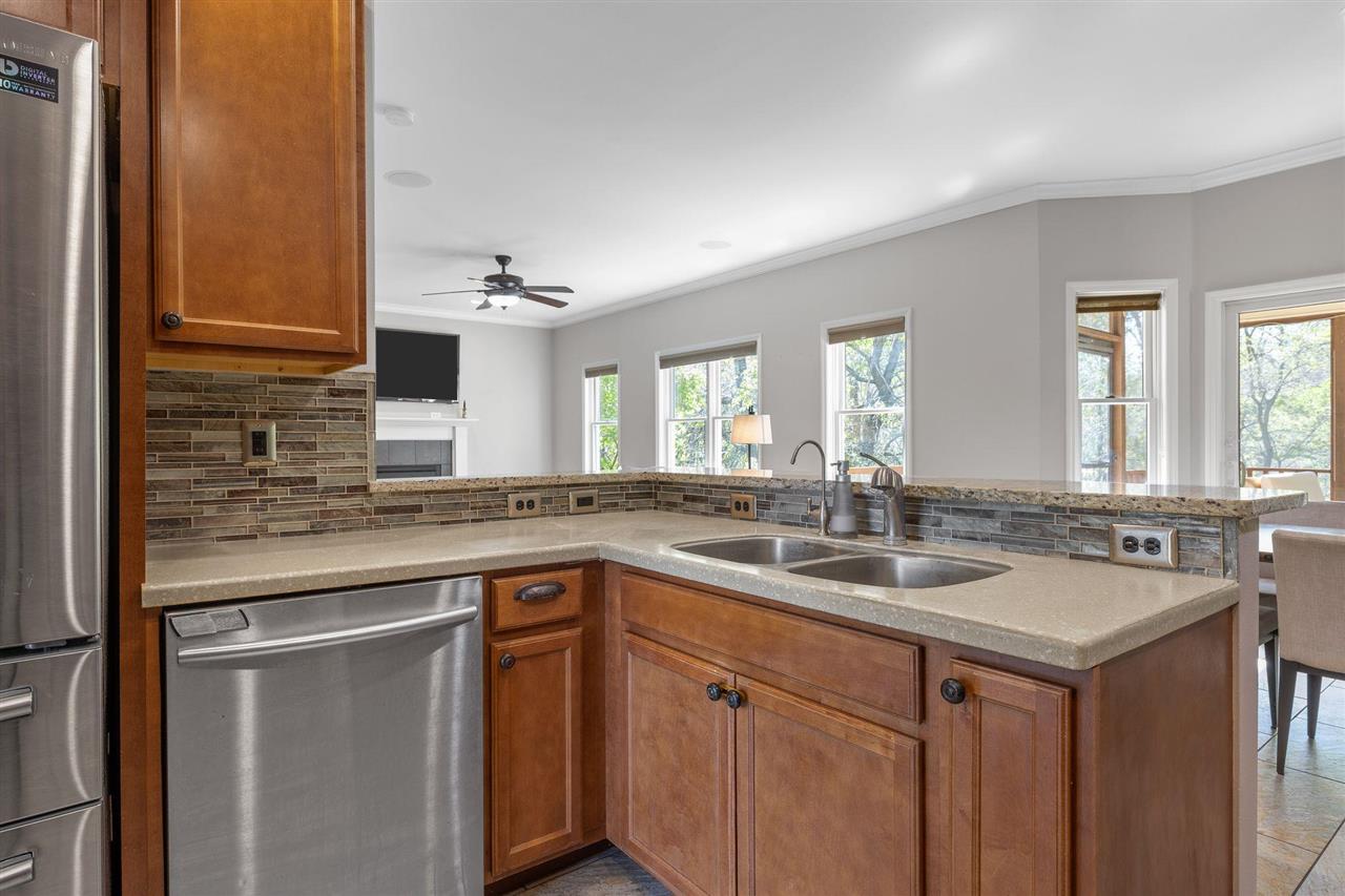 2002 Glen Oaks Ridge Coralville IA 52241