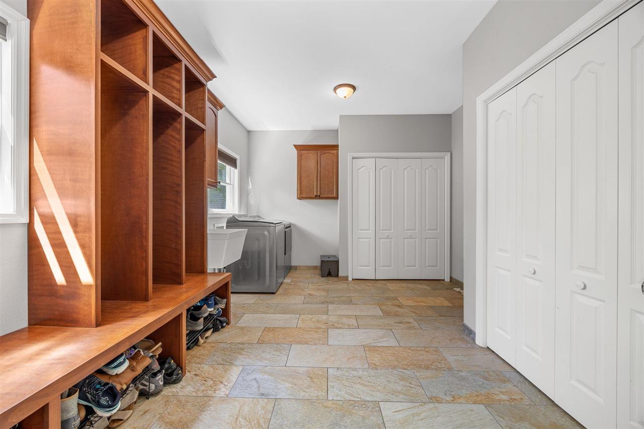 2002 Glen Oaks Ridge Coralville IA 52241