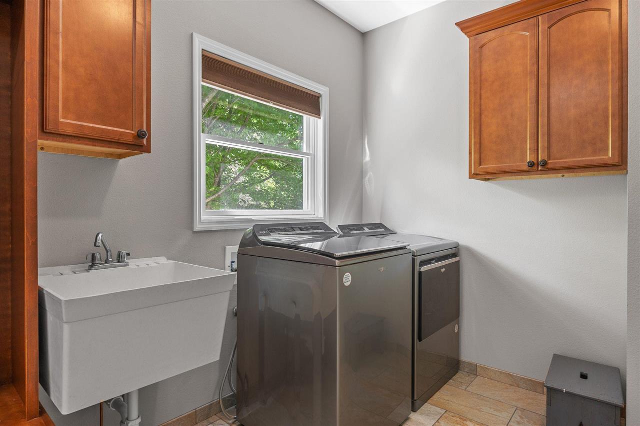 2002 Glen Oaks Ridge Coralville IA 52241
