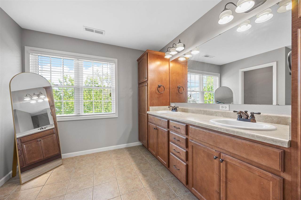 2002 Glen Oaks Ridge Coralville IA 52241