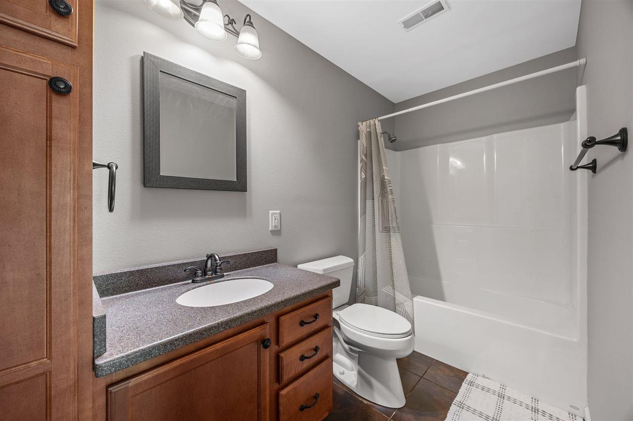 2002 Glen Oaks Ridge Coralville IA 52241