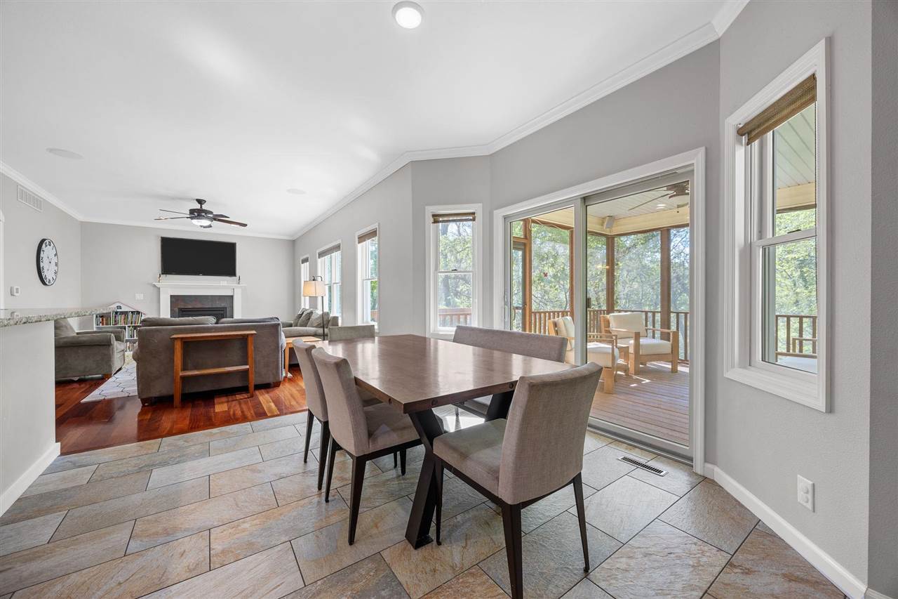 2002 Glen Oaks Ridge Coralville IA 52241