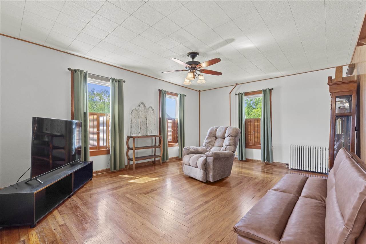 405 6th Avenue Clarence IA 52216