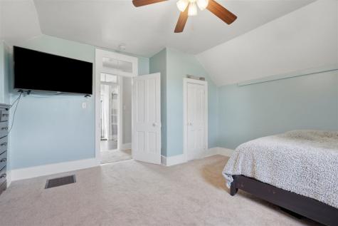 296 W Adams Street Marengo IA 52301