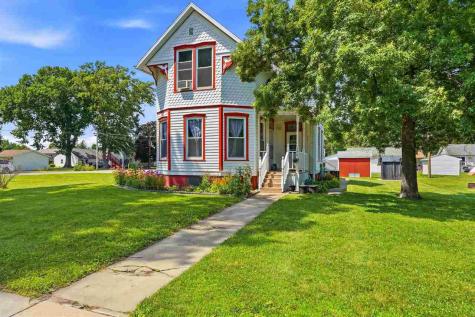 296 W Adams Street Marengo IA 52301