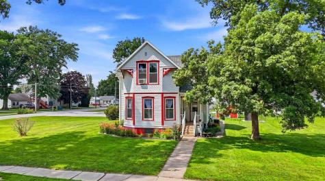 296 W Adams Street Marengo IA 52301