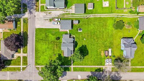 296 W Adams Street Marengo IA 52301