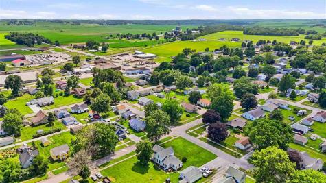 296 W Adams Street Marengo IA 52301