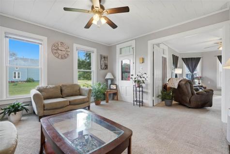 296 W Adams Street Marengo IA 52301