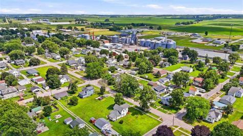 296 W Adams Street Marengo IA 52301
