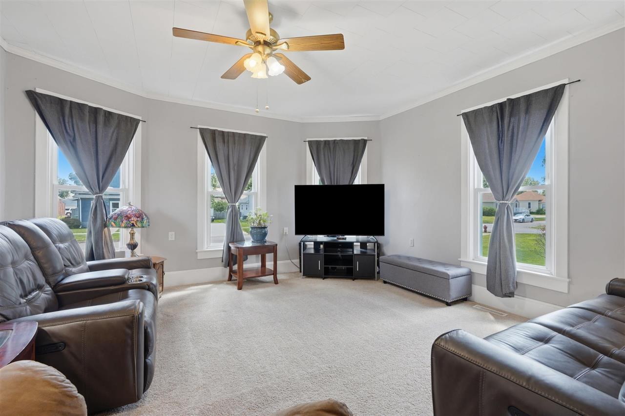 296 W Adams Street Marengo IA 52301