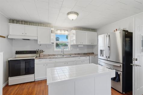 296 W Adams Street Marengo IA 52301