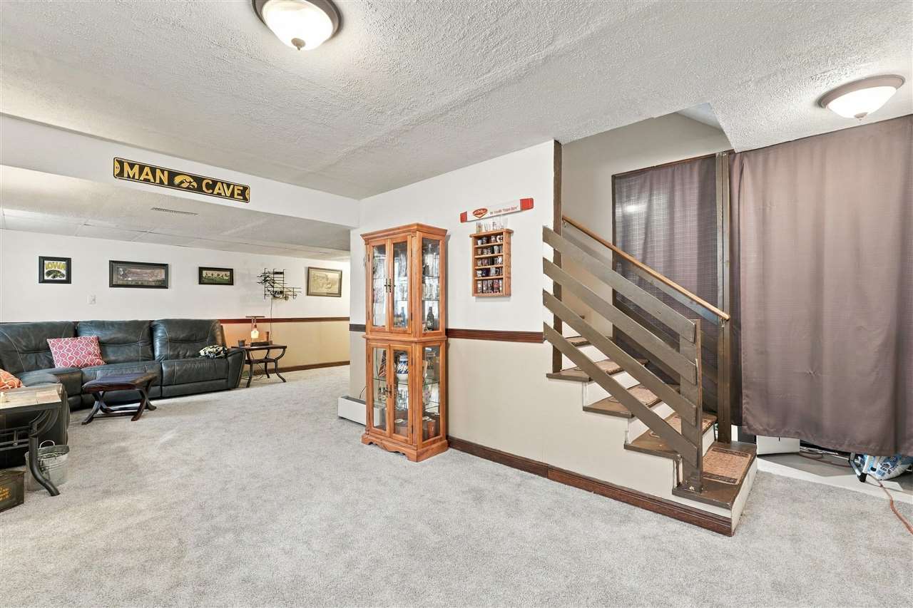 3045 Oxford Street Marion IA 52302