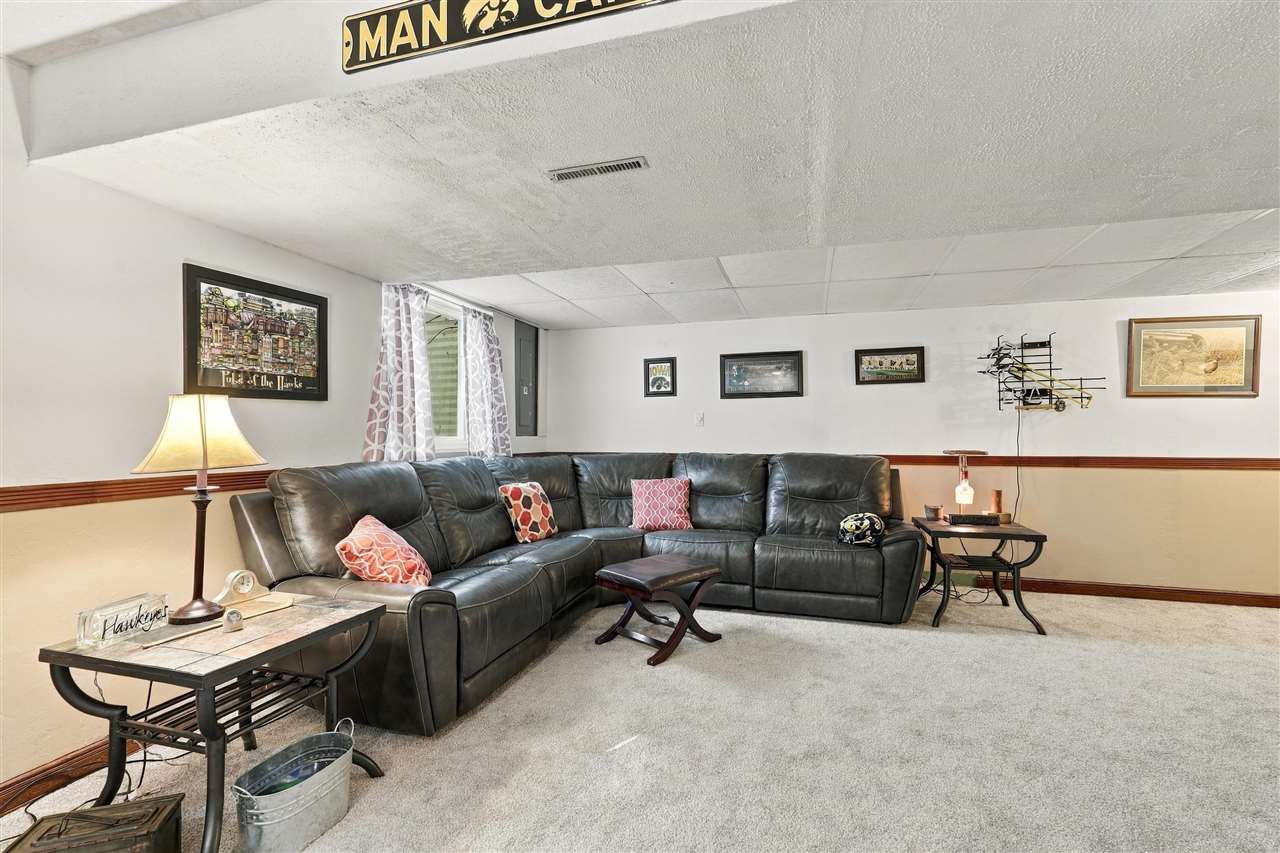 3045 Oxford Street Marion IA 52302