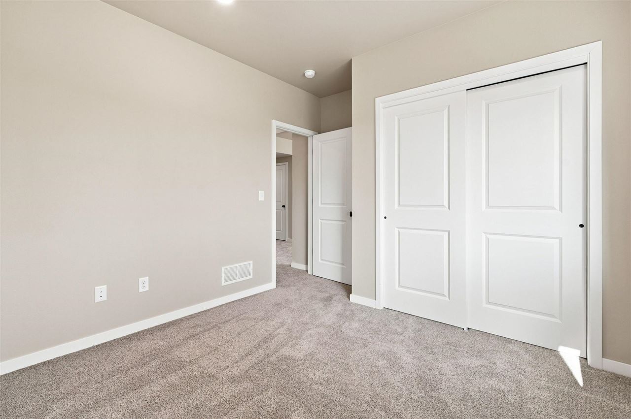 3048 Ridgeview Circle Coralville IA 52241