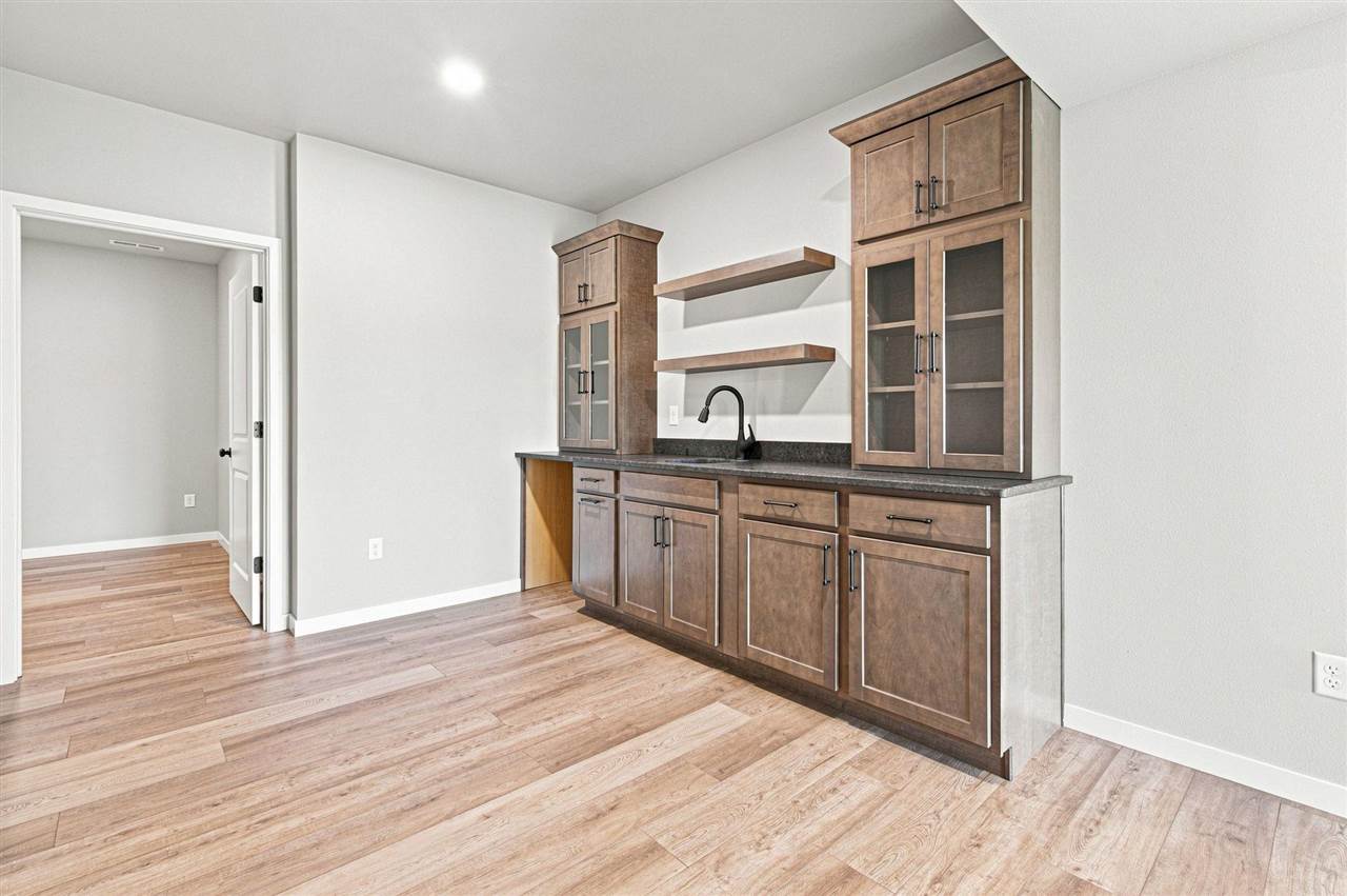 3048 Ridgeview Circle Coralville IA 52241