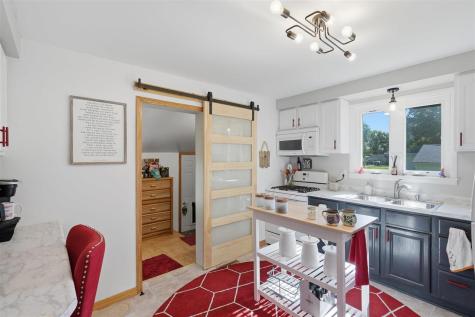 131 E 2nd Street Riverside IA 52327