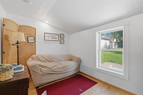 131 E 2nd Street Riverside IA 52327
