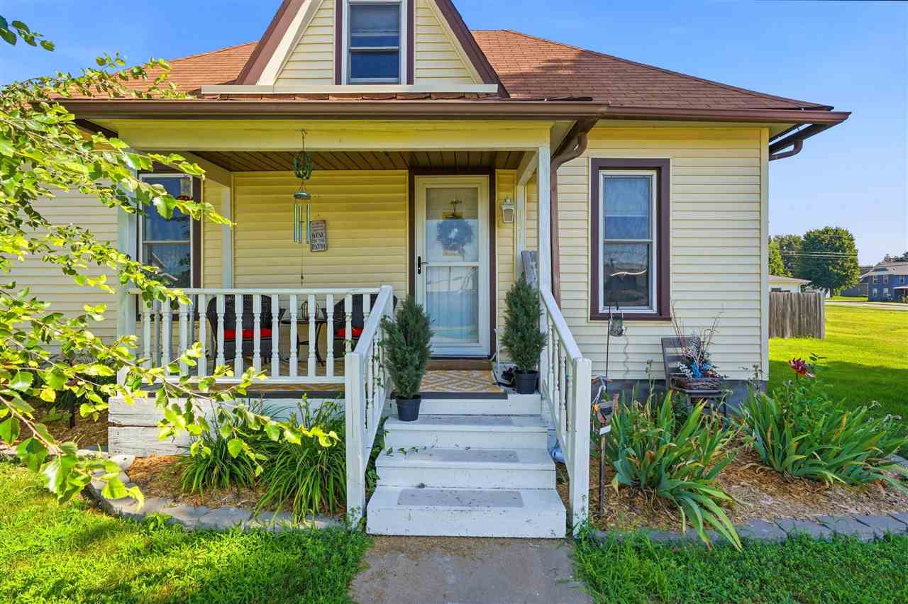 131 E 2nd Street Riverside IA 52327