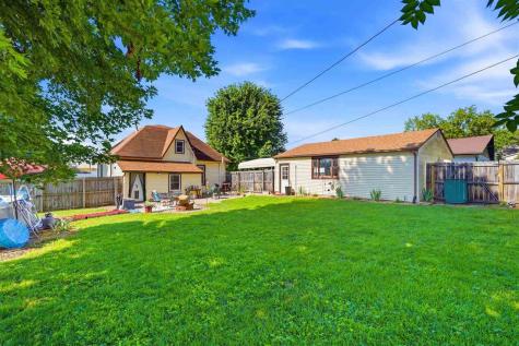 131 E 2nd Street Riverside IA 52327