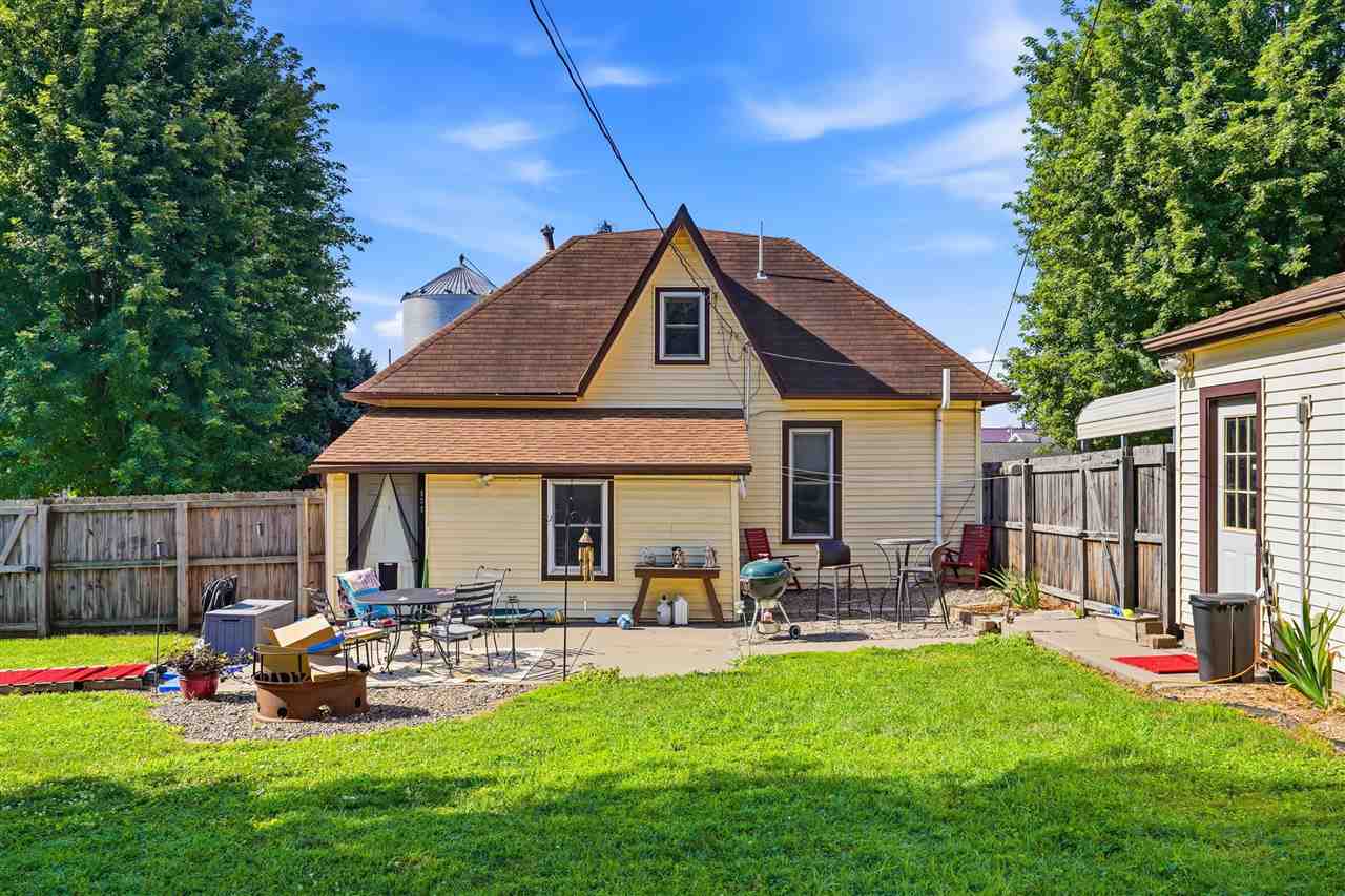 131 E 2nd Street Riverside IA 52327