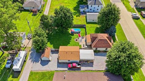 131 E 2nd Street Riverside IA 52327