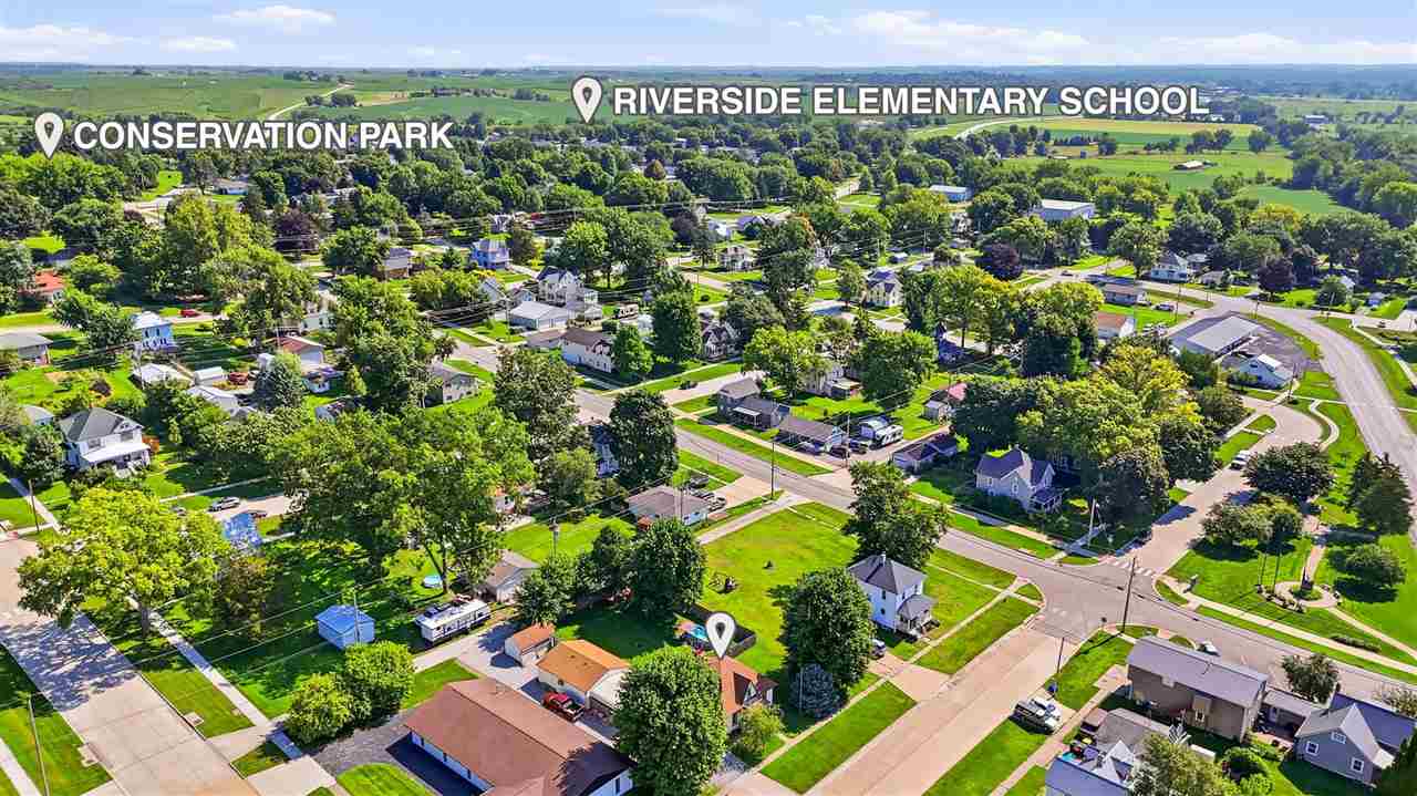 131 E 2nd Street Riverside IA 52327